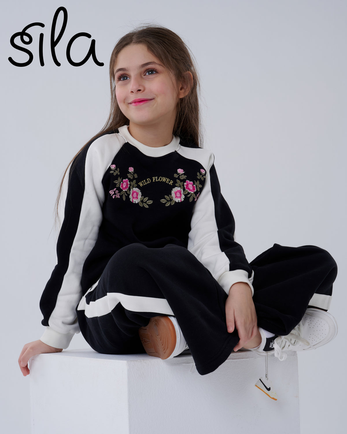 wild flower embroidered set - black and cream